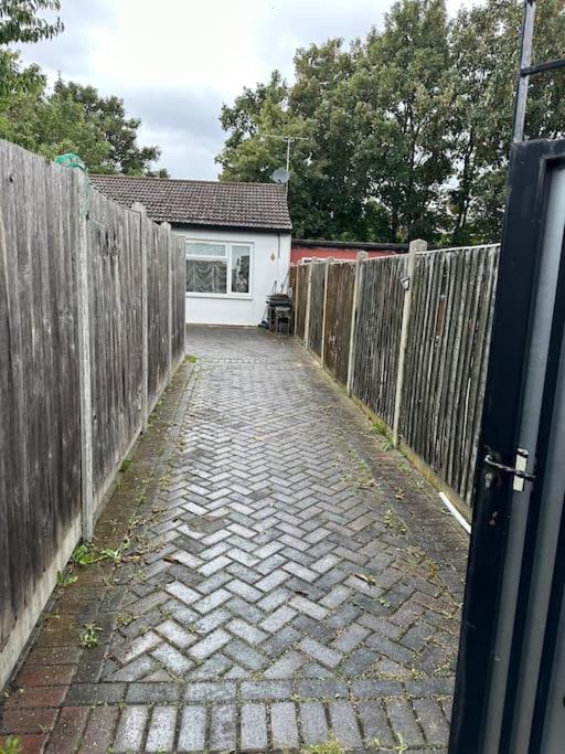 Amazing Gantshill Studio Annexe & Free Parking Redbridge Exterior foto
